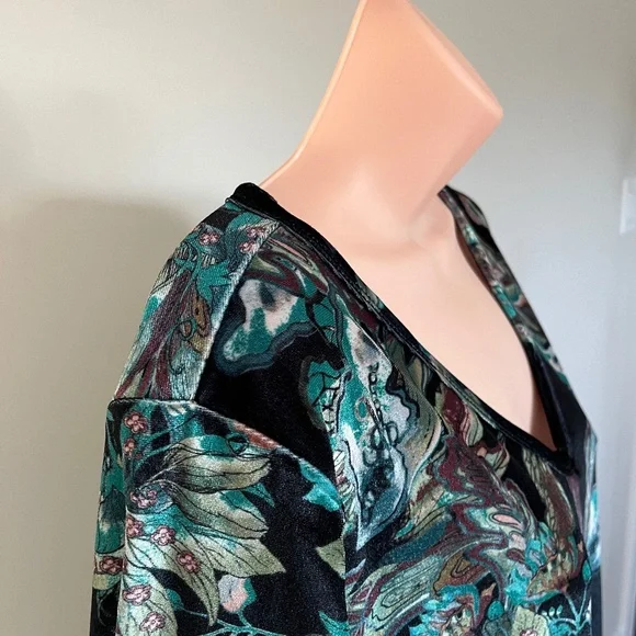 New with tags - Yesta Velour Midi Dress. Size 14 - Picture 3 of 12